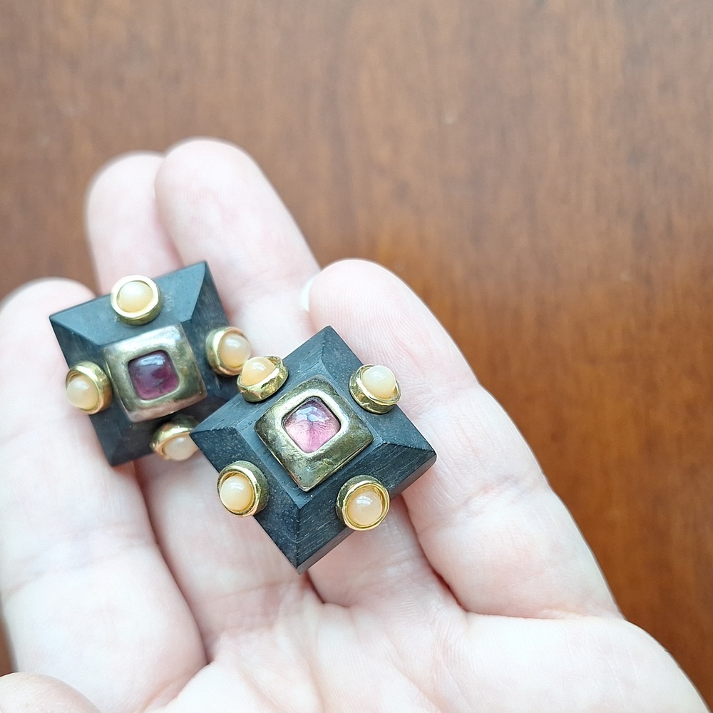 Vintage Clipon Earrings - Picture 3 of 3
